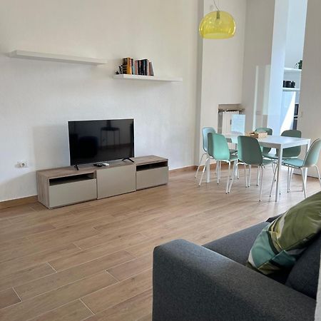 New Apartment With Balcony, Isola Bosco Verticale Milano Exterior foto
