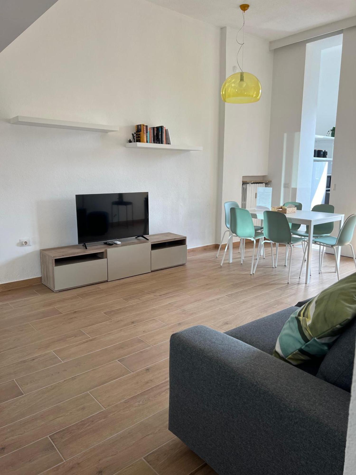 New Apartment With Balcony, Isola Bosco Verticale Milano Exterior foto