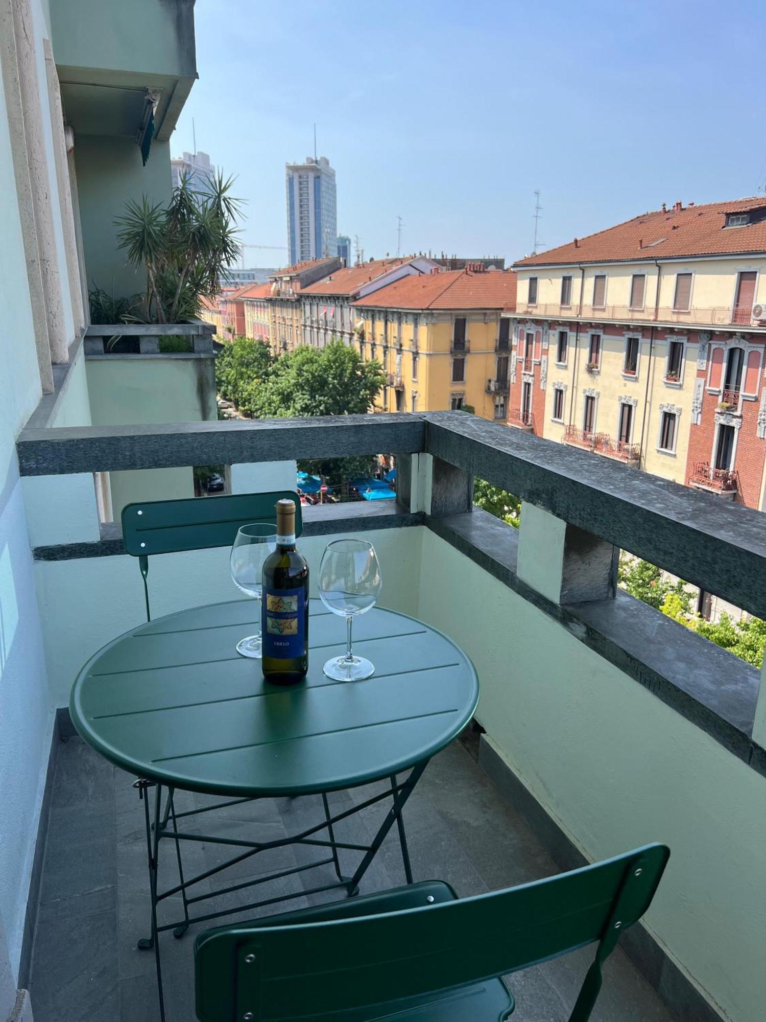 New Apartment With Balcony, Isola Bosco Verticale Milano Exterior foto