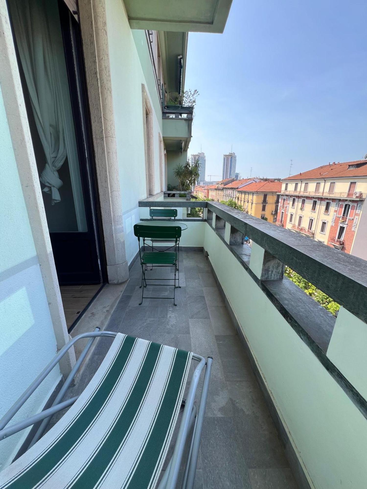 New Apartment With Balcony, Isola Bosco Verticale Milano Exterior foto