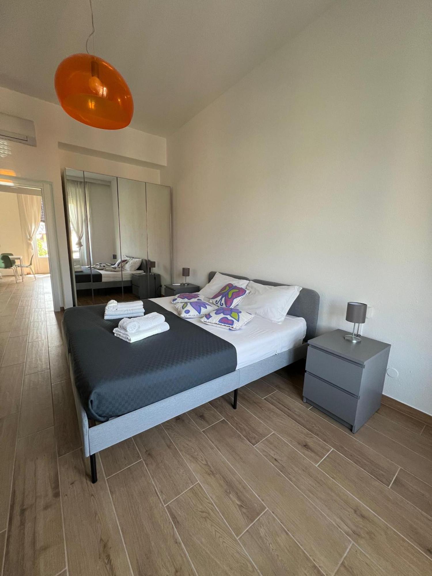 New Apartment With Balcony, Isola Bosco Verticale Milano Exterior foto
